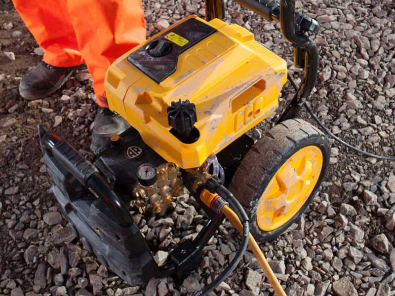 DeWalt DXPW 004E - Professional single-phase high pressure washer - 120 bar - 600 l/h