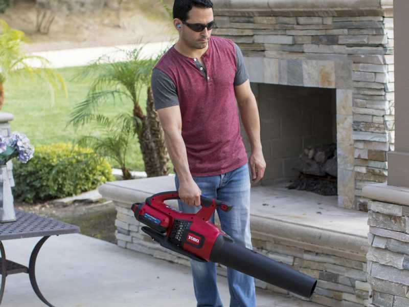 Toro battery sales operated leaf blower