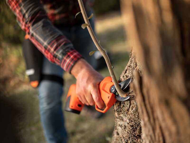 Stocker Vulcano E-25 TR BASIC Battery-powered Pruning Shears - With 14.4 V - 2.5Ah battery
