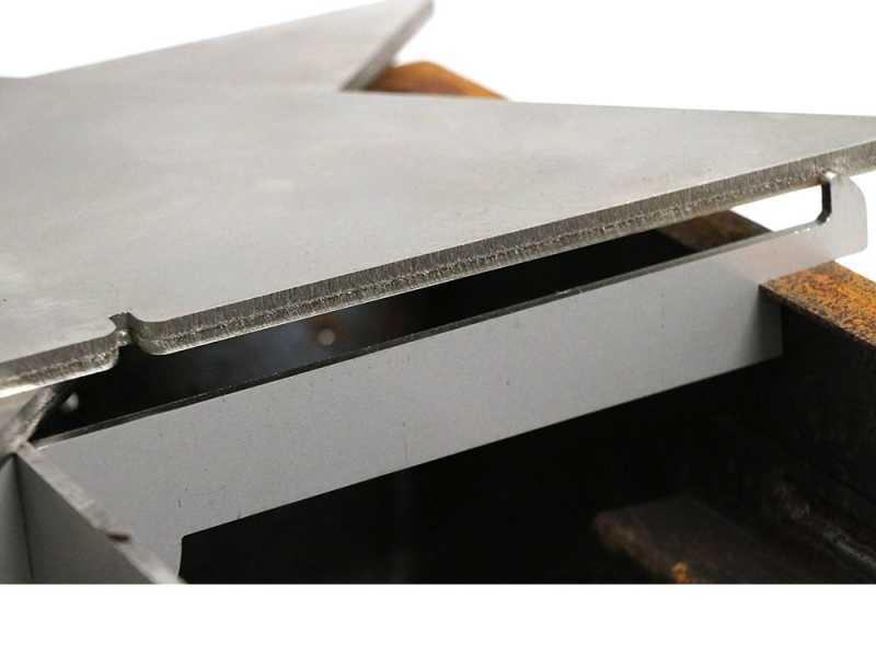 GRINGO B038 Wood-fired Barbecue - 4 Stainless Steel Cooking Plates - Frame in Weathering Steel