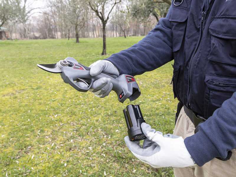 Ausonia Nativa Medium Cordless Pruning Shears - 2 x 16.8 V - 2.5Ah batteries included