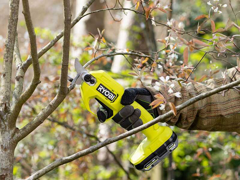 RYOBI RY18SCA 0 18V Battery powered Pruning Shears With 18 V 4Ah battery