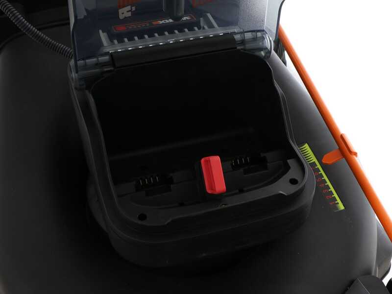 WORX NITRO WG749E Self-propelled Battery-powered Lawn Mower -  2x20V/4Ah + Free: 2x20V/4Ah batteries - 46 cm Cutting Width
