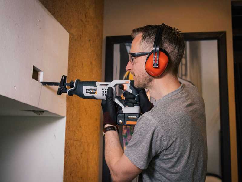 Batavia Cordless Reciprocating Jigsaw - 18 V 2.5Ah Battery