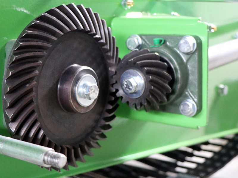 Bomet UPUS Potato Digger - Conveyor Belt with Rubber Covering - Single Row - For tractors with three-point hitch