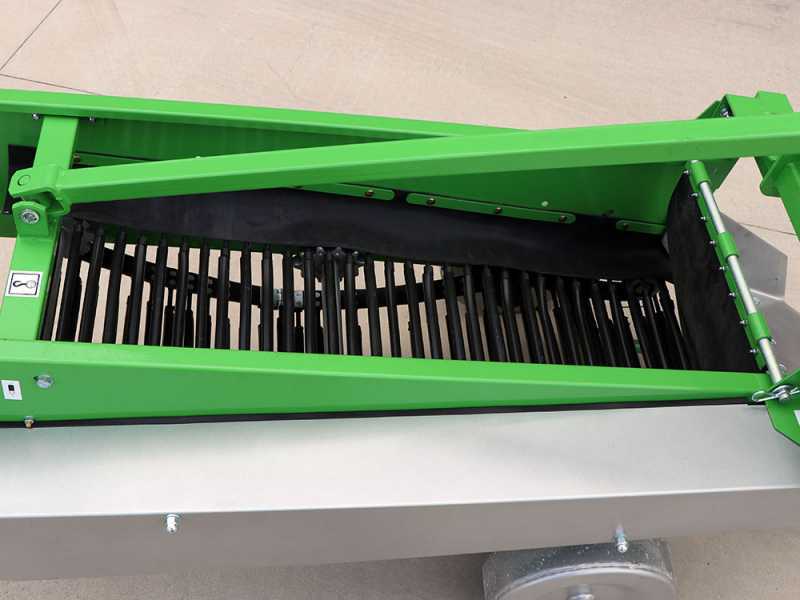 Bomet UPUS Potato Digger - Conveyor Belt with Rubber Covering - Single Row - For tractors with three-point hitch