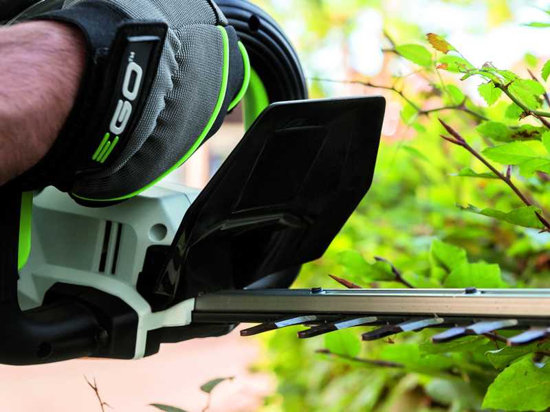 EGO HT 2410E - cordless hedge trimmer brushless - 56V - 2.5 Ah - 61cm