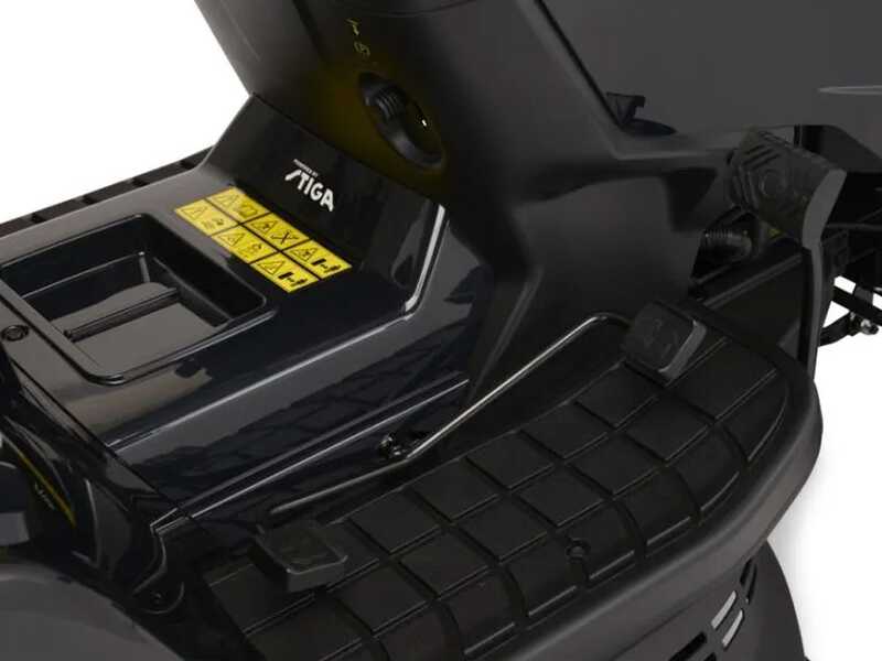 Alpina AT4 98 HA Riding-on Mower with Hydrostatic Transmission with 240 L Grass Collector