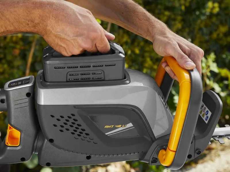 Alpina AHT 48 LI Battery-powered Electric Hedge Trimmer - 58 cm Blade Length - Battery and Battery Charger Included