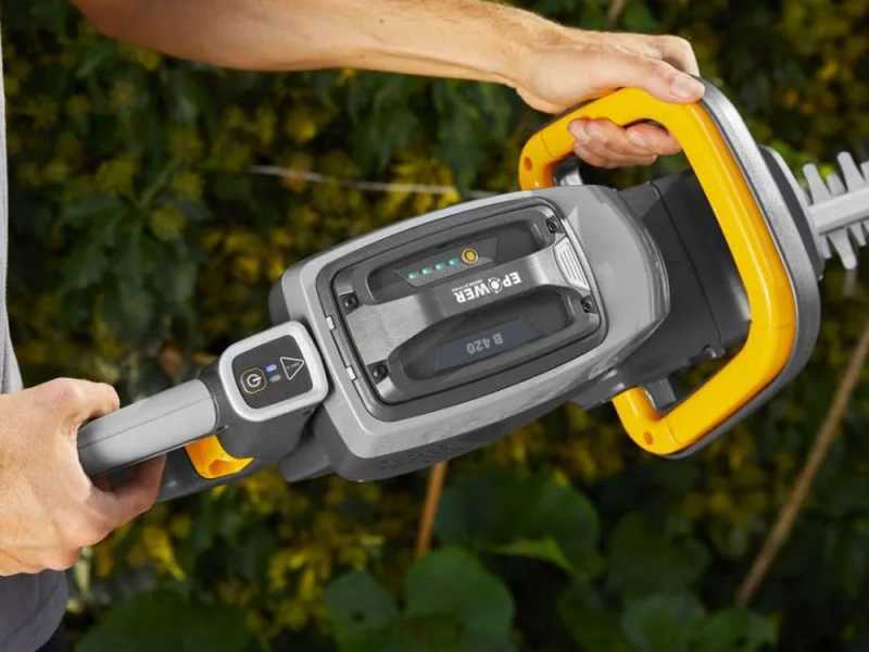 Alpina AHT 48 LI Battery-powered Electric Hedge Trimmer - 58 cm Blade Length - Battery and Battery Charger Included