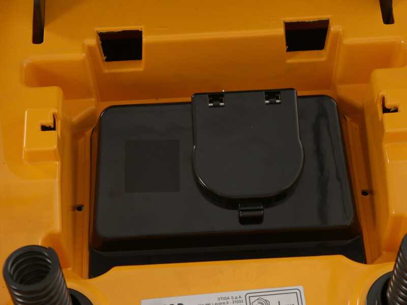Stiga Estate 384e cordless lawn tractor - Collection box - Power 48V/30Ah