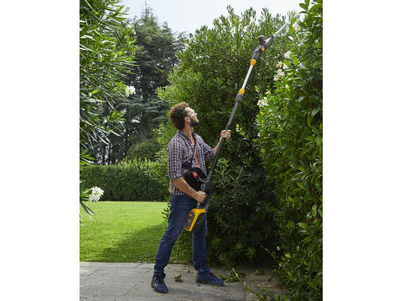 Stiga MT 500e Kit multifunctional hedge trimmer and pruner on extension pole - Battery and charger included