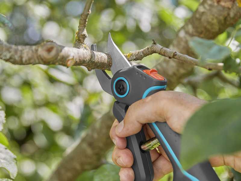 Gardena AssistCut Cordless Battery-powered Shears with built-in battery 3.7V/2 Ah