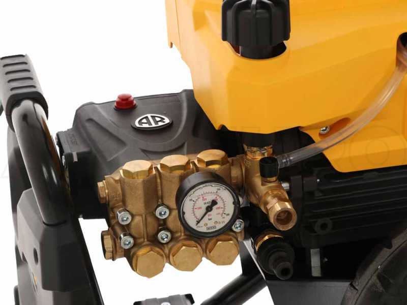 DeWalt DXPW 007E - Three phase industrial pressure washer - 210 bar - 840 l/h