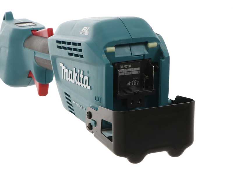 Makita multi trimmer outlet