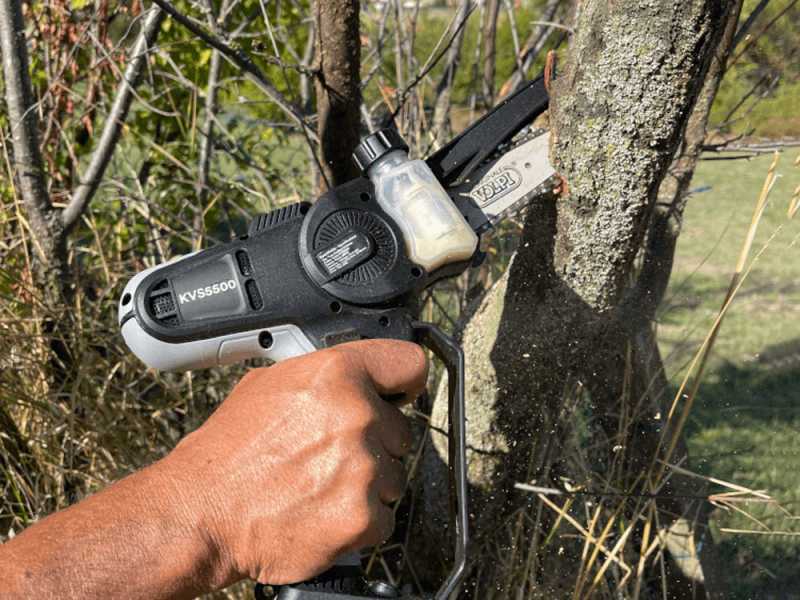 Volpi KVS5500 Manual Battery-powered Pruner - 14.4 V 4Ah Batteries