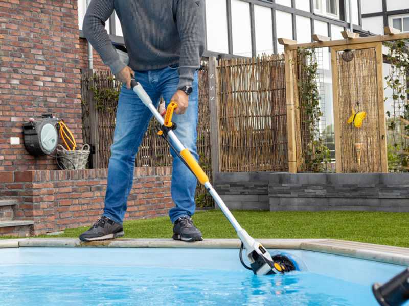 Batavia TWIN BRUSH battery-powered Patio Cleaner - 18 V 2Ah