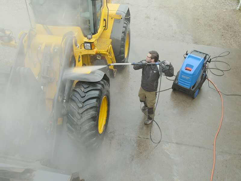 Nilfisk MH 4M - Industrial hot water pressure washer - three-phase - 860 L/h - 250 bar