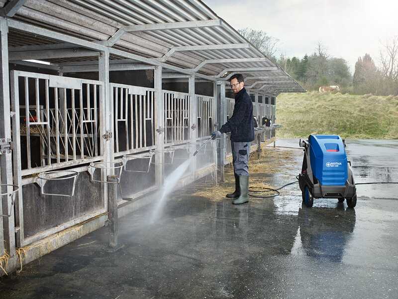Nilfisk MH 3C - Professional hot water pressure washer - single-phase - 200 bar - 600 L/h