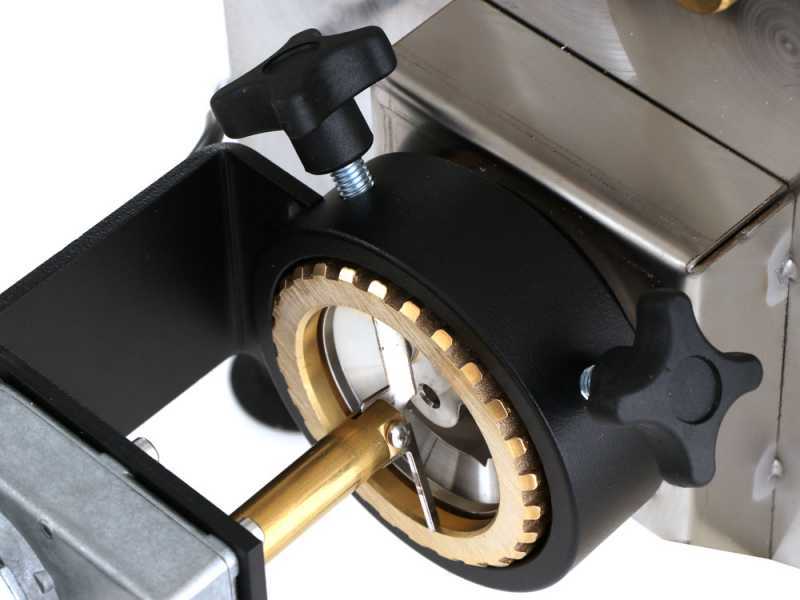 Fama Grande with Pasta Cutter - Professional Three-phase 2-in-1 Pasta Maker - Kneads and Extrudes
