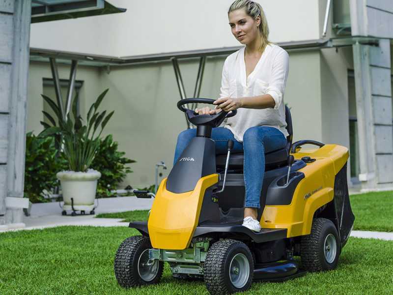 Rider lawn tractor Stiga COMBI 166 - Engine 224 cc - Cutting width 66 cm