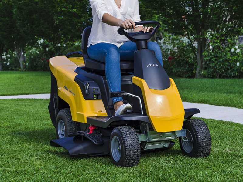 Rider lawn tractor Stiga COMBI 166 - Engine 224 cc - Cutting width 66 cm