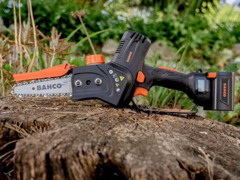 Battery powered online manual chainsaw