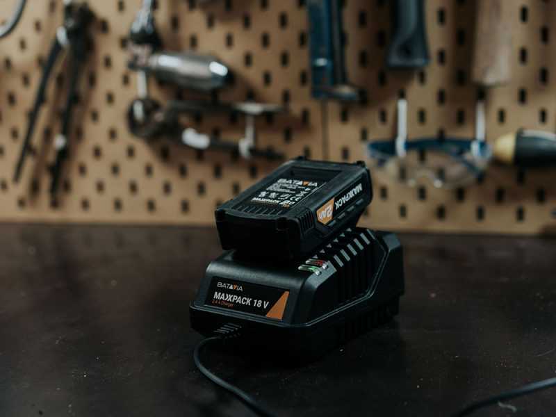 BATAVIA NEXXSAW ULTRA V3.2 Battery-powered Manual Pruner - 18V - BATTERY AND BATTERY CHARGER NOT INCLUDED