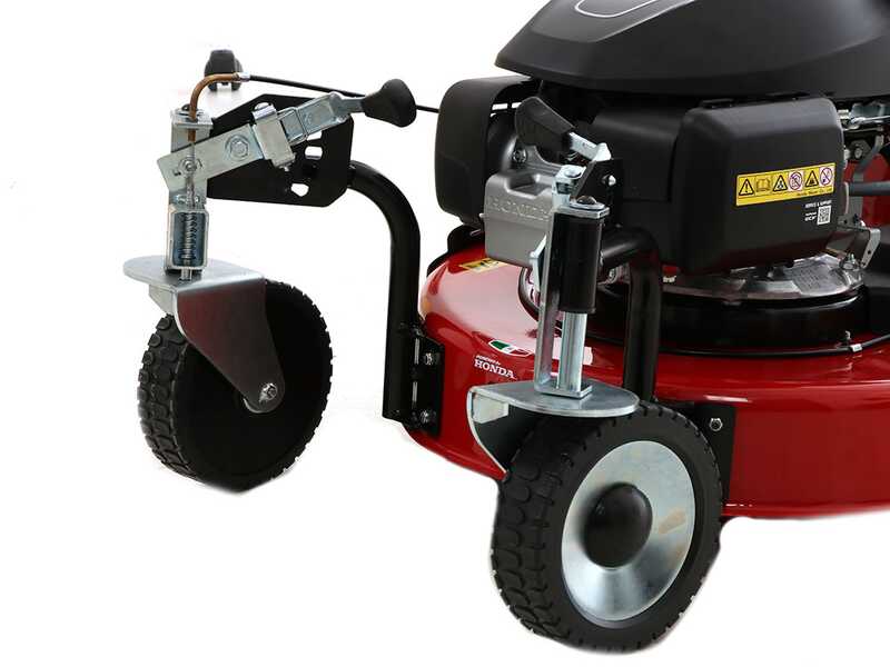 Push lawn mower with swivel front wheels outlet