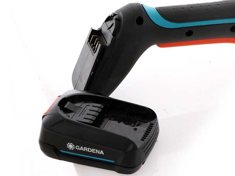 GARDENA EasyCut 110/18V P4A Electric Pruning Shears on Extension Pole - 18V 2Ah