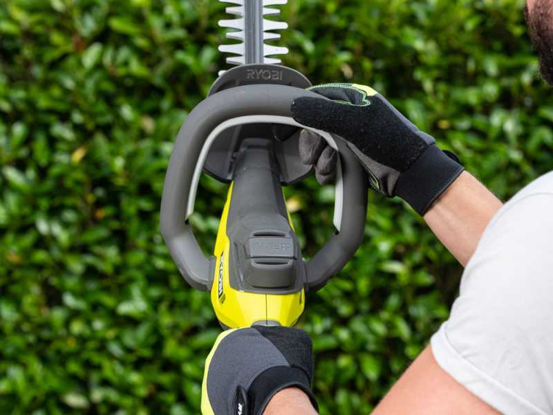 RYOBI RY18HT55A-0 18V - 2,5Ah - battery hedge trimmer - 55cm blade - cut 24mm