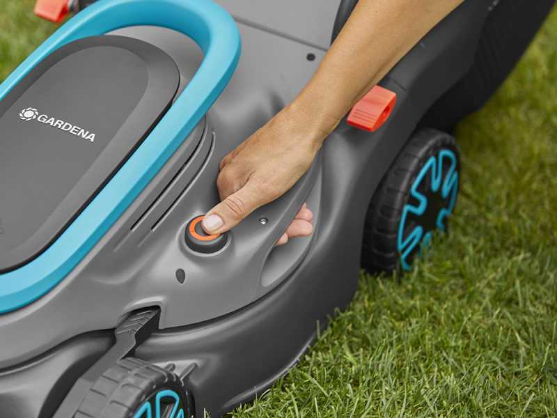 Gardena PowerMax 32/18V P4A Electric Battery-Powered Lawn Mower - 4ah - 32 cm