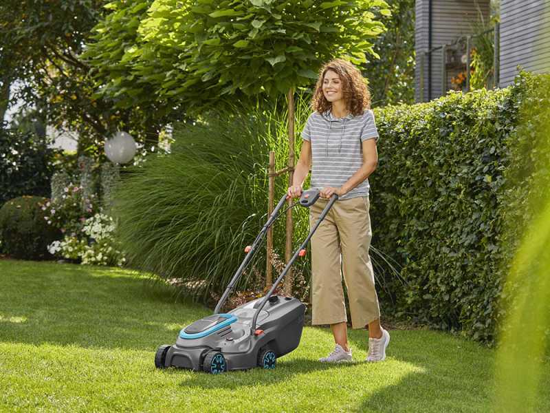 Gardena PowerMax 32/18V P4A Electric Battery-Powered Lawn Mower - 4ah - 32 cm