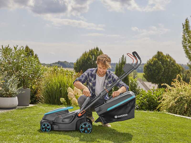 Gardena PowerMax 37/36V P4A Battery-Powered Electric Lawn Mower - 36V/ 4ah - 37 cm