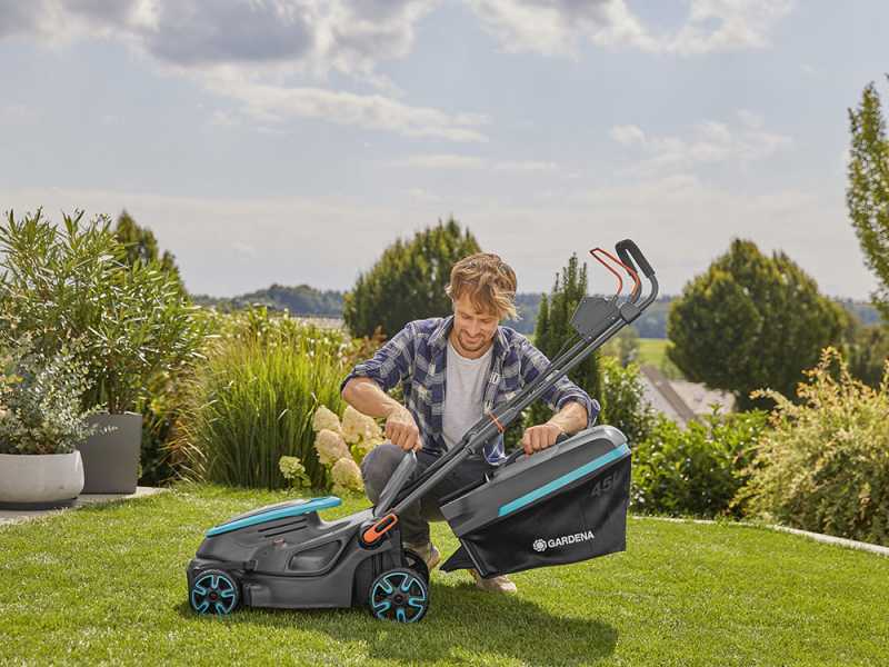 Gardena PowerMax 37/36V P4A Battery-Powered Electric Lawn Mower - 4ah - 37 cm