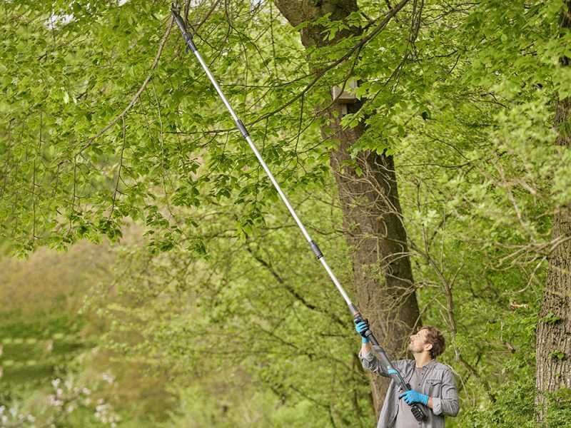 Gardena HighCut 360/18V - Electric Pruning Shear on Pole - 28mm Cutting diameter - WITHOUT BATTERY AND CHARGER