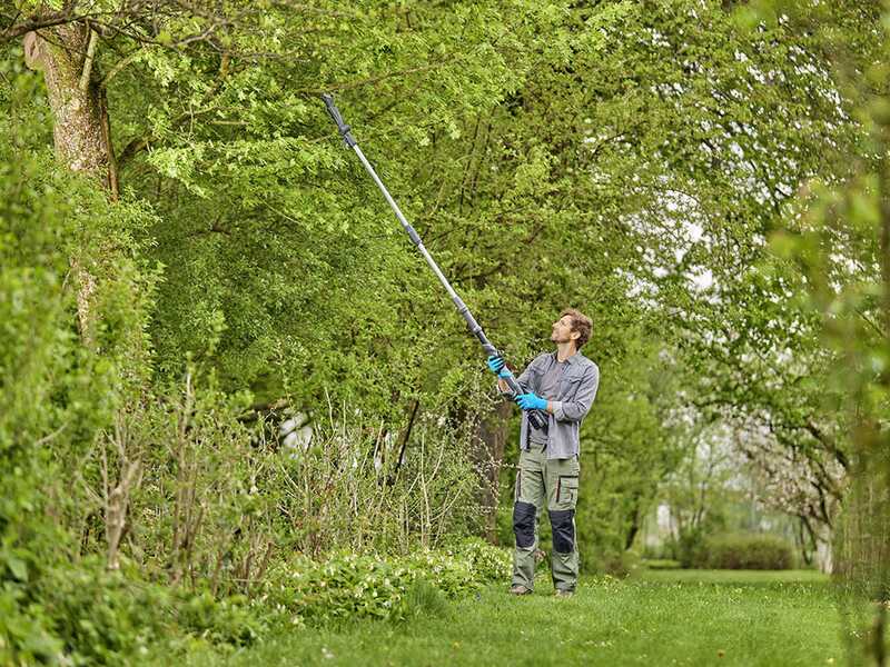 Gardena HighCut 360/18V P4A - Electric Pruning Shear on Pole - 18V 2Ah - 28mm Cutting diameter