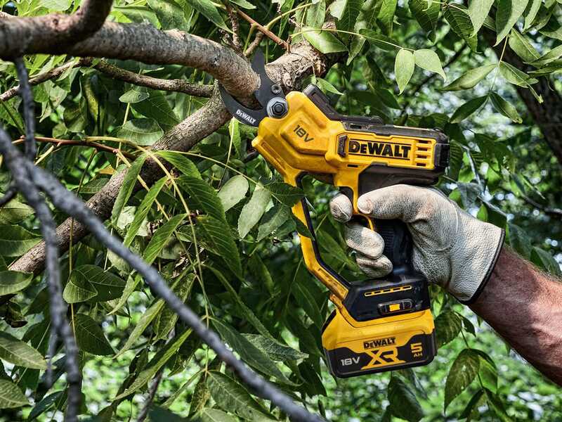 DeWalt DCMPP568N-XJ - Electric Pruning Shear - 38mm Cutting diameter - WITHOUT BATTERY AND BATTERY CHARGER