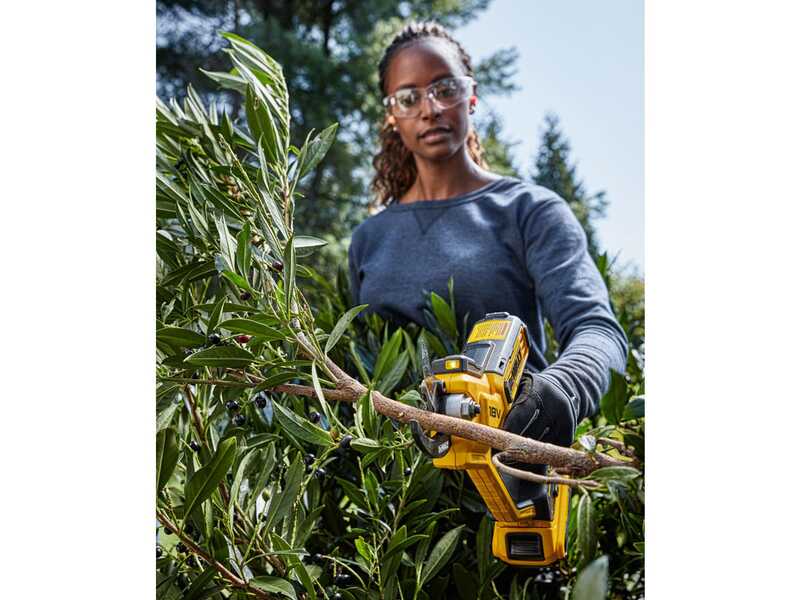DeWalt DCMPP568N-XJ - Electric Pruning Shear - 38mm Cutting diameter - WITHOUT BATTERY AND BATTERY CHARGER