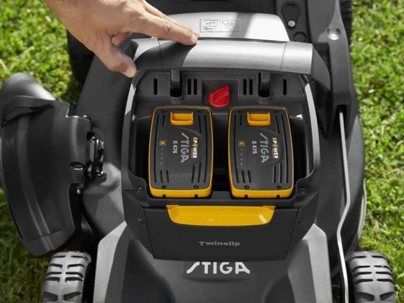 Stiga Combi 344e Kit - Battery lawnmower - 48V/5Ah - Cutting 42 cm