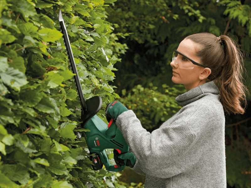 BOSCH EasyHedgeCut 18 45 Battery Powered Hedge Trimmer best deal on AgriEuro