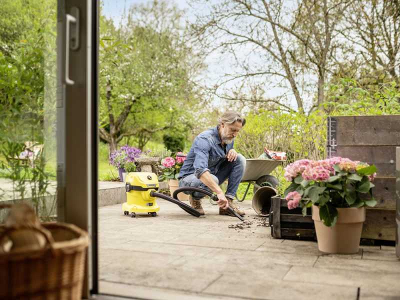 Karcher WD 2-18 - Hand-held vacuum cleaner - 12 l drum - 18 V - 2.5 Ah