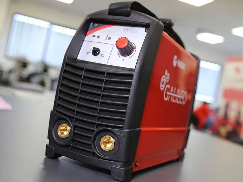 Electronic outlet welding machine