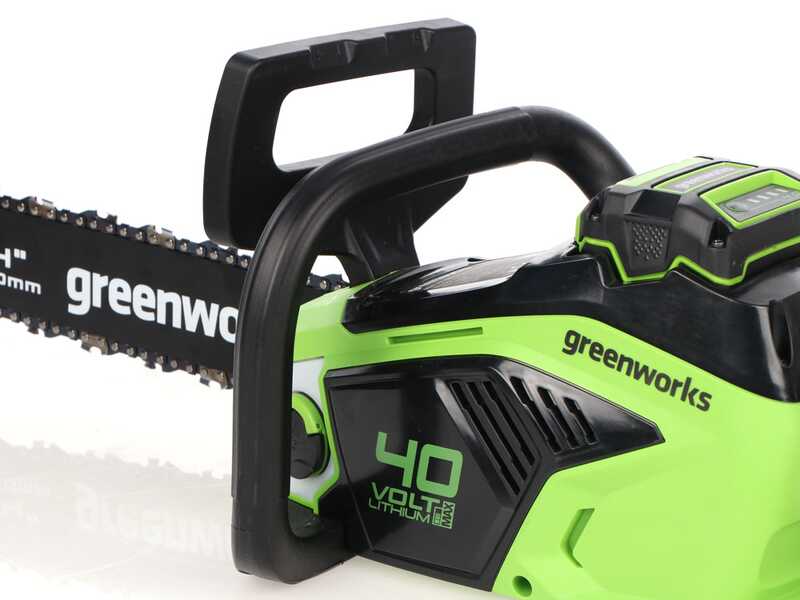 Greenworks GD40CS15K4 - 40V 4Ah Battery-powered Electric Chainsaw- 35 cm Blade
