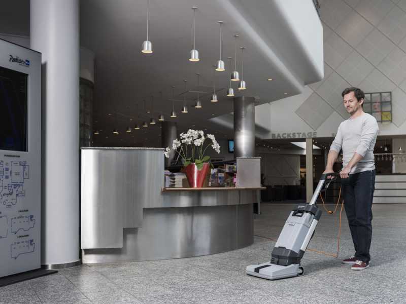 Nilfisk SC100 E basic - 3-in-1 floor washer: wash, dry and vacuum - 800W