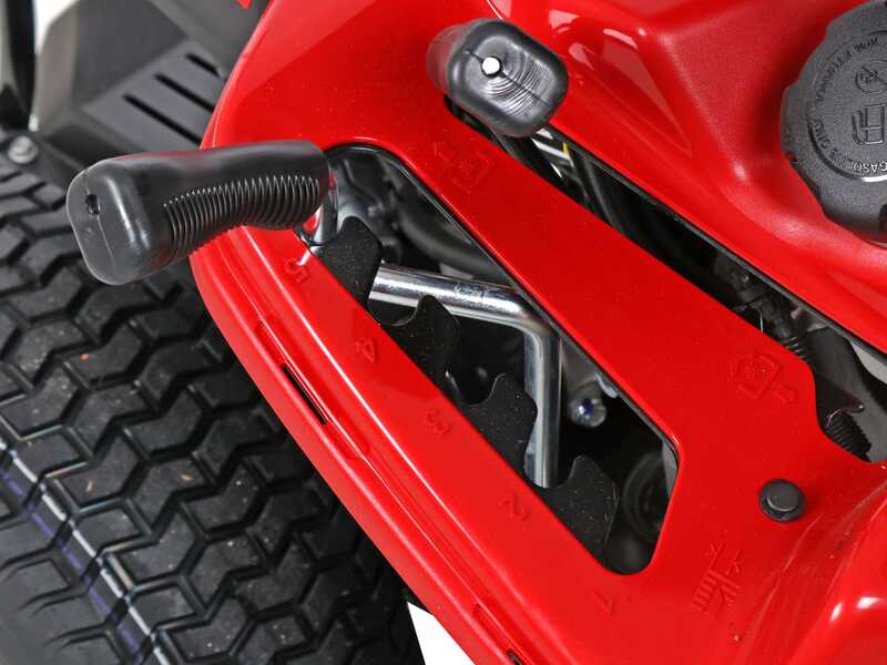 Troy-Bilt TB 76T-S - Riding-on Mower - with Side Discharge - 382cc Engine