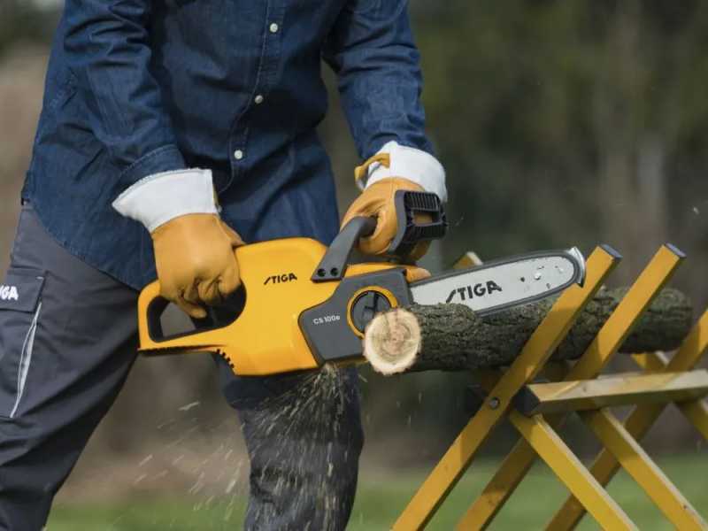Stiga CS 100e Kit - 20V 4Ah Battery-powered Electric Saw - 25 cm Blade