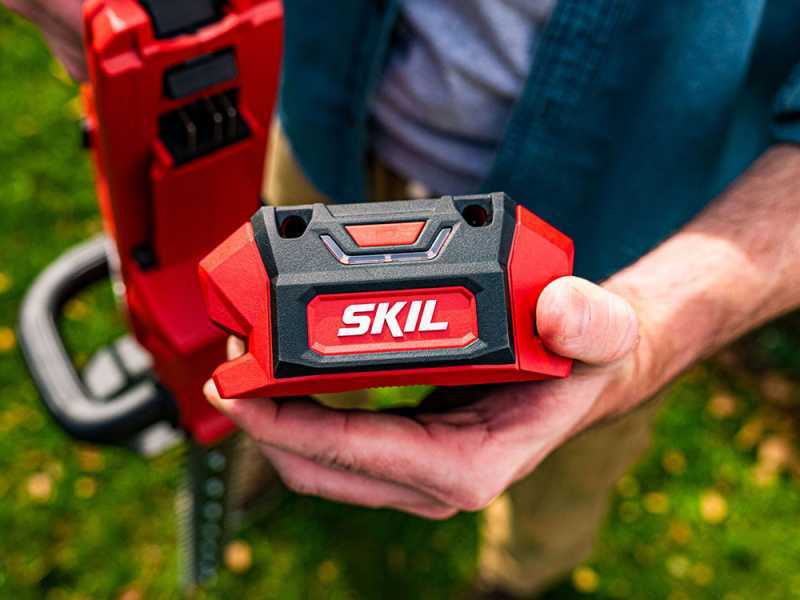 Skil 0581 CA - 40V 2Ah Battery-powered Electric Chainsaw - 35 cm Blade 