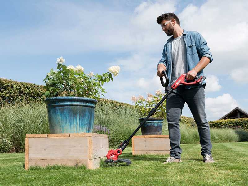 Skil 0240 CA Battery powered Edge Trimmer BATTERY AND BATTERY CHARGER NOT INCLUDED