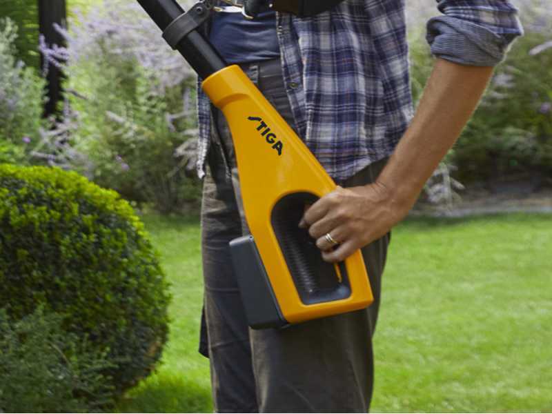 Stiga MT 100e Kit - Pruning shear/Hegde trimmer on extension pole - 20V/4Ah